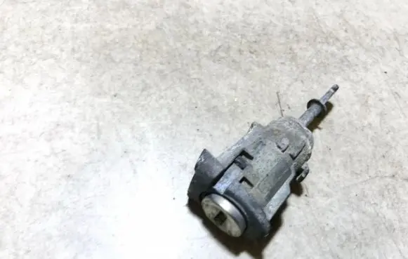 Volkswagen Bora Front door lock (next to the handle) 