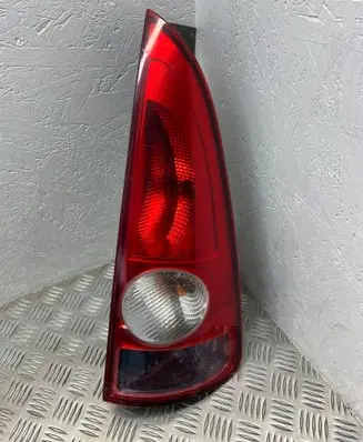 Renault Espace IV Rear/tail lights 8200027152