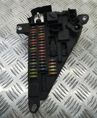 BMW 5 E60 E61 Fuse module 9138830 518956057