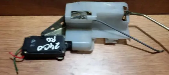 Mazda 323 Front door lock