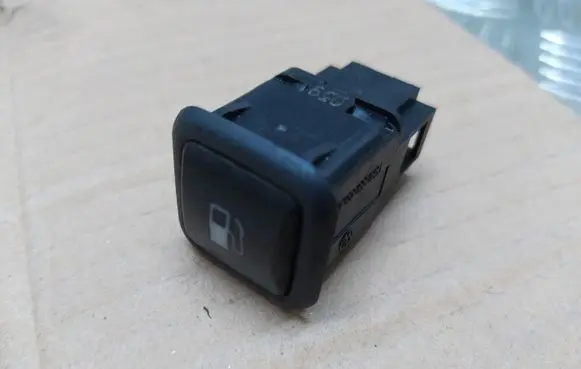 Volkswagen Bora Fuel tank opening switch 3B0959833A 03000313
