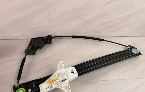 Volkswagen Touran III Rear window lifting mechanism without motor 5TA839462