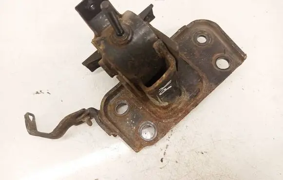 Toyota RAV 4 (XA30) Engine mount bracket 