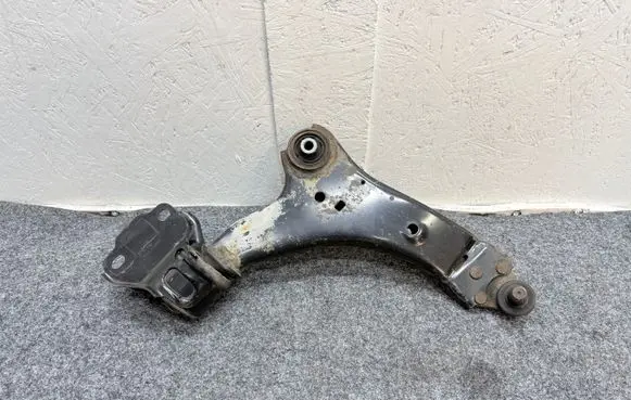 Volvo XC60 Front lower control arm/wishbone 