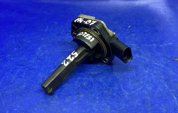 Audi A4 S4 B7 8E 8H Oil level sensor 6PR00807905 06E907660