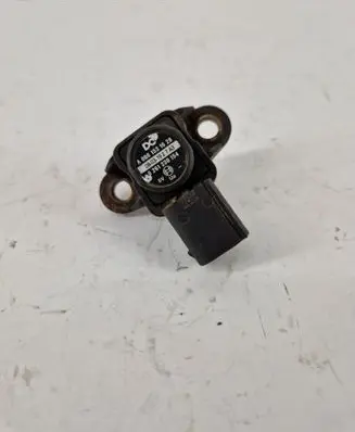 Mercedes-Benz Sprinter W906 Oil pressure sensor a0061531628