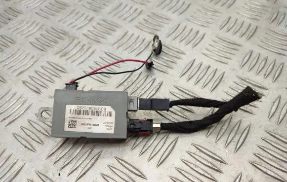 Ford Edge II Aerial antenna amplifier DS7T18C847CB
