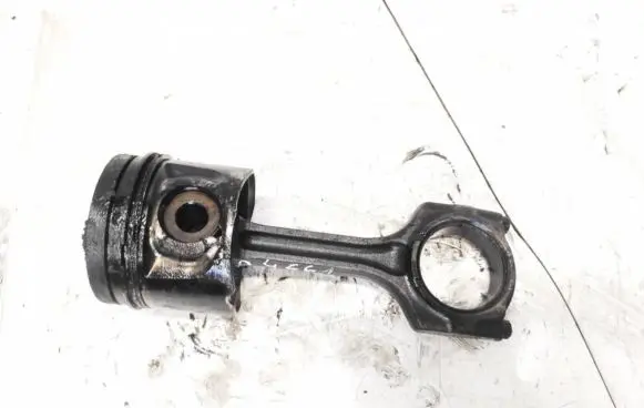Honda Accord Piston with connecting rod
