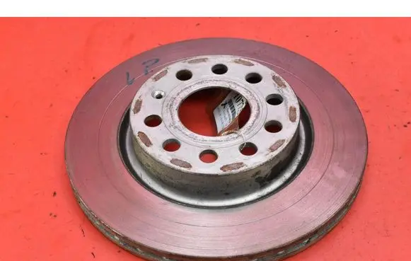 Volkswagen Golf IV Front brake disc 3832C