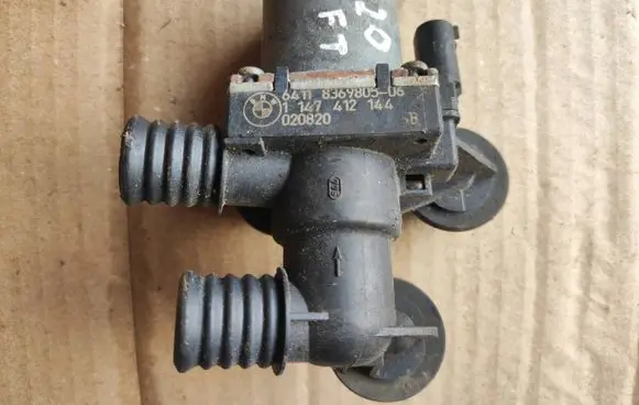 BMW 5 E60 E61 Coolant heater control valve 8369805