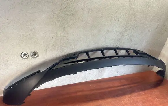 Front bumper splitter molding