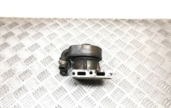 Oil filter mounting bracket