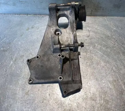 Mercedes-Benz C AMG W202 Engine mounting bracket 1041550635