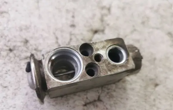 Opel Zafira B Air conditioning (A/C) expansion valve 324342 R134A TBF2D