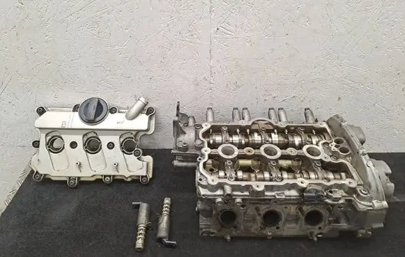 Audi A6 S6 C6 4F Engine head 06E103403A 06E103471P 06E109257L