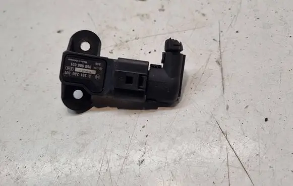 Audi A3 S3 8P Air pressure sensor 0261230031 06B906051