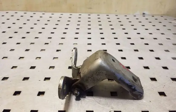 Ford Mondeo Mk III Rear door lower hinge