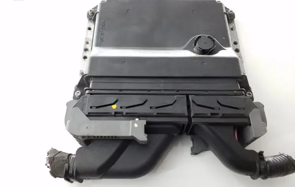Toyota Avensis T270 Engine control unit/module 8966105C41