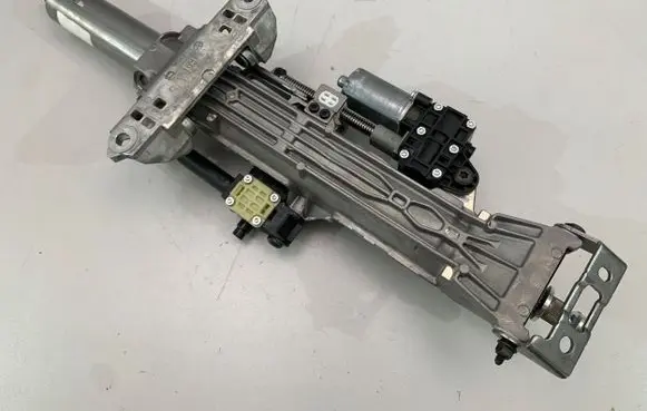 BMW 7 G70 Steering wheel axle 6892054