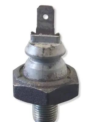 Audi 100 S4 C4 Oil pressure sensor 068919081A
