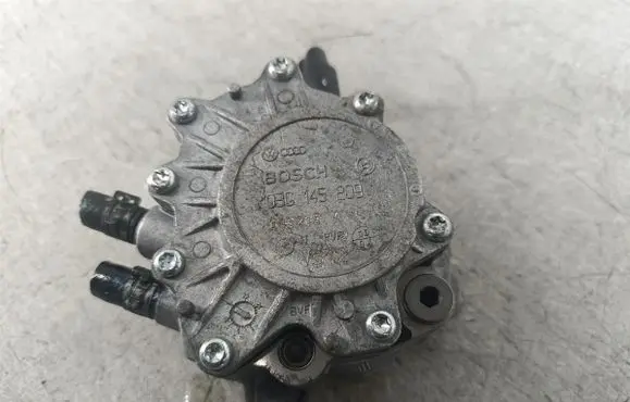 Volkswagen Golf Plus Vacuum pump 03G145209