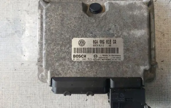 Skoda Octavia Mk1 (1U) Engine control unit/module 06A906018GR