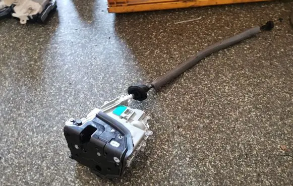 Audi A6 S6 C7 4G Front door lock 8J1837016F