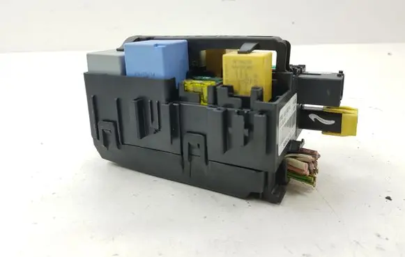 Citroen C4 Grand Picasso Fuse module 9806192580 V3315734208213412