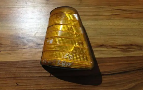 Mercedes-Benz 208 308 Front indicator light