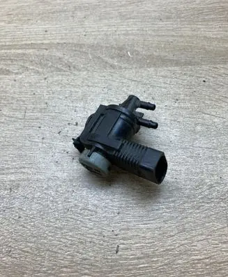 Volkswagen Golf IV Turbo solenoid valve 1J0906283C