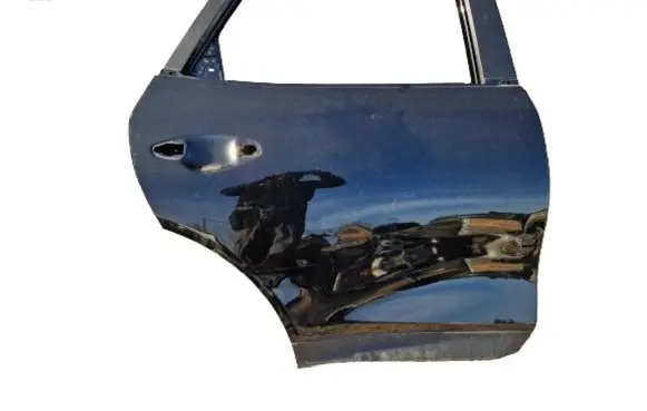 KIA Xceed Rear door