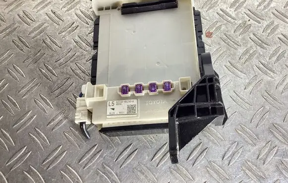 Lexus RX 450H Fuse module 8273048Z50A