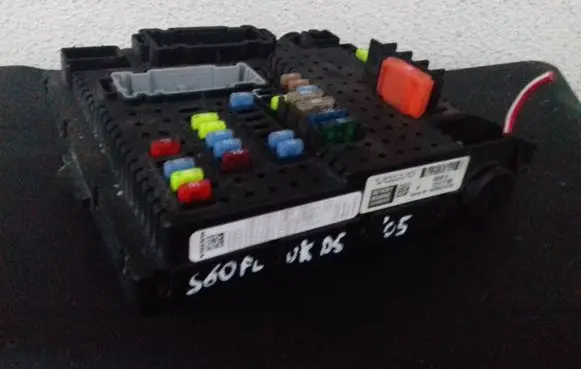 Volvo S60 Fuse module 12217799 8676391