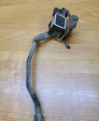 Volvo XC70 Air suspension front height level sensor 6G9N3C097AD 20070725