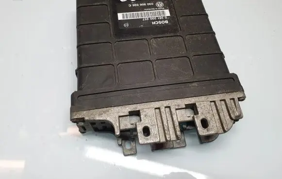Volkswagen Golf III Engine control unit/module 030906026C 0261200257