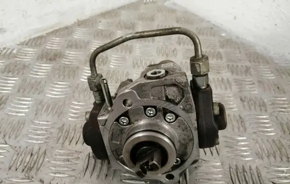 Toyota Avensis T250 Fuel injection high pressure pump 221000R020 HU2940000304