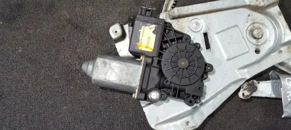Opel Omega B1 Rear door window regulator motor 90459503 0536000301