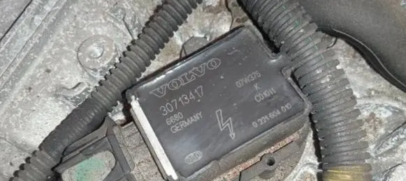 Volvo C30 High voltage ignition coil 30713417 0221604010