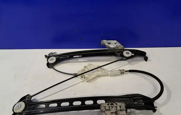Mercedes-Benz CLS C219 Rear window lifting mechanism without motor A2197300846