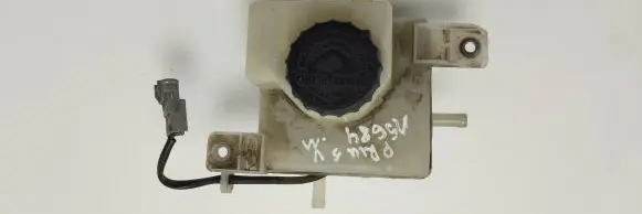 Toyota Prius+ (ZVW40) Brake fluid reservoir 