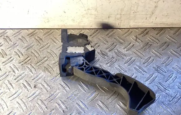 Toyota RAV 4 (XA40) Accelerator throttle pedal 781100W040 09377042484