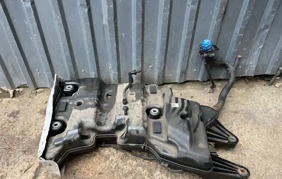 Mercedes-Benz Vito Viano W447 AdBlue liquid reservoir A4474707700 A0994711400