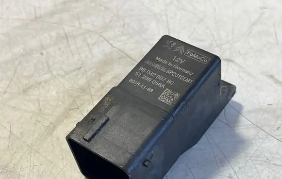 Peugeot Expert Glow plug pre-heat relay 9803299780