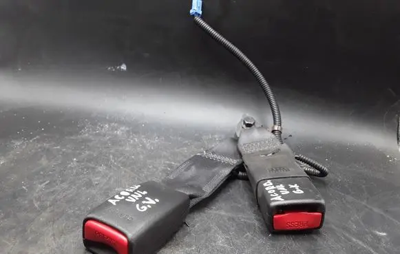 Honda Accord Rear seatbelt buckle 1056783