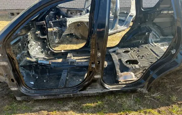 Peugeot 4007 Side car body part 