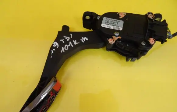 Skoda Octavia Mk1 (1U) Accelerator throttle pedal 6Q1721503B