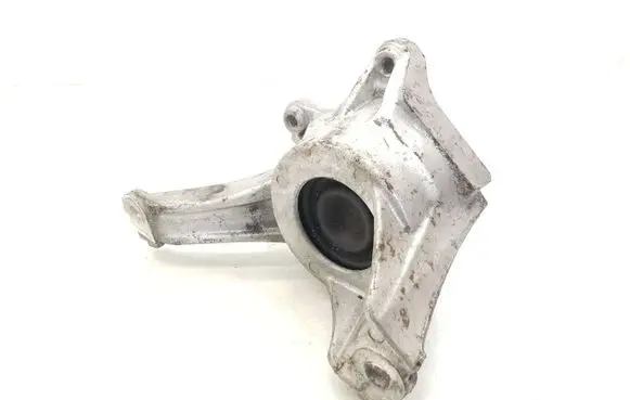 Honda Civic Engine mounting bracket