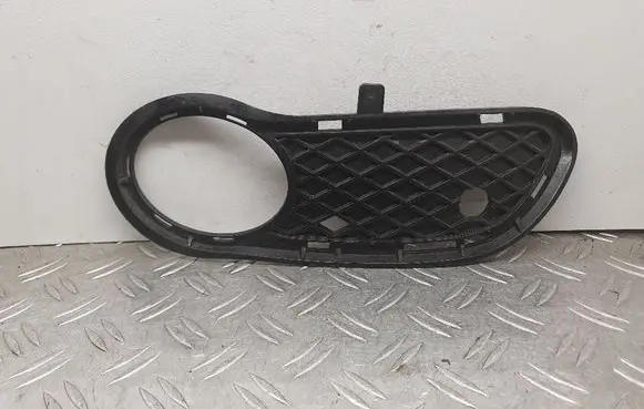 Mercedes-Benz C W203 Front bumper lower grill A2038850923