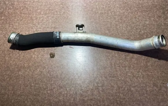 Volkswagen Touareg II Intercooler pipe mounting bracket 7P0145943