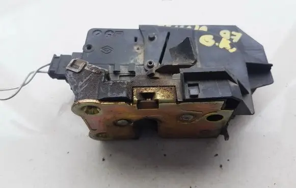 Renault Laguna I Rear door lock 04X56
